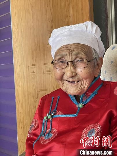 薩仁托婭拍攝的“草原母親”?！∷_仁托婭供圖