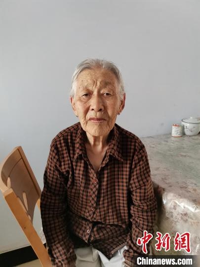 薩仁托婭拍攝的“草原母親”。　薩仁托婭供圖