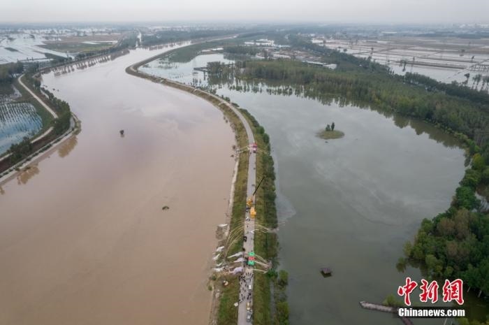 資料圖：10月10日，山西省介休市汾河濕地公園遭遇洪水倒灌。<a target='_blank' href='http://www.chinanews.com/'>中新社</a>記者 韋亮 攝
