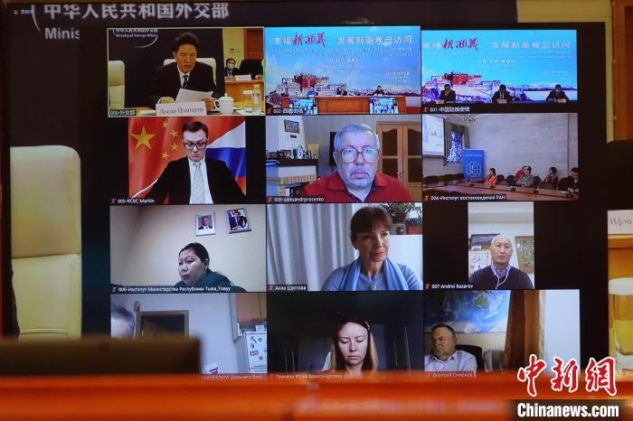 “幸福新西藏、發(fā)展新畫卷”云訪問活動在拉薩、北京、莫斯科等地同時舉行?！∪轿木?攝