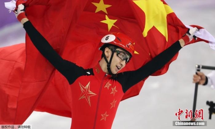 武大靖奪得平昌冬奧會(huì)短道速滑男子500米項(xiàng)目金牌。