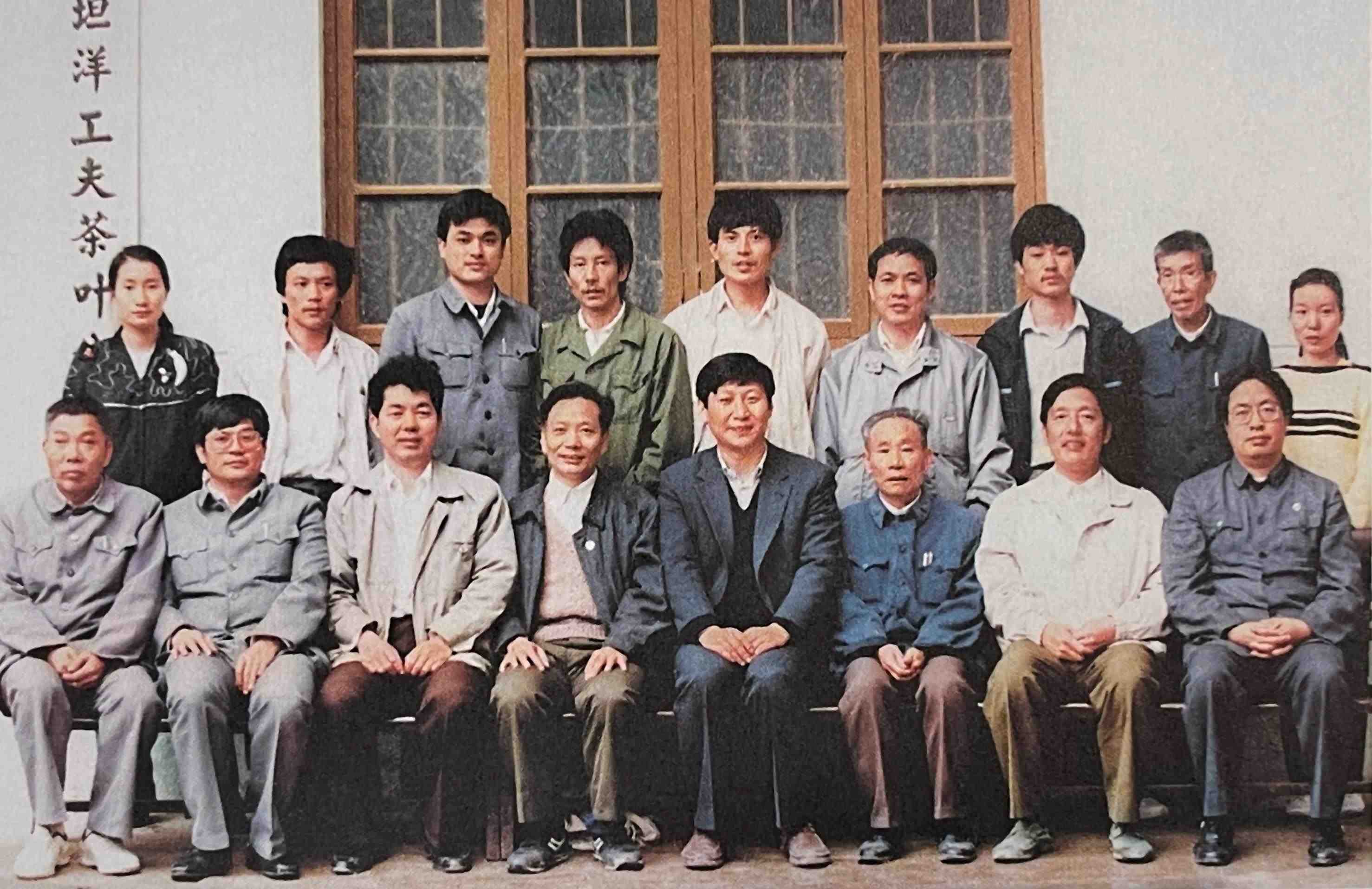 1990年5月，剛調(diào)任福州市委書(shū)記的習(xí)近平到寧德交接工作時(shí)，調(diào)研福安市社口鄉(xiāng)坦洋工夫茶葉公司。