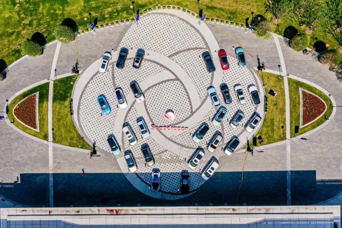 峰會戶外整車展示區(qū)俯瞰圖。（受訪者供圖）