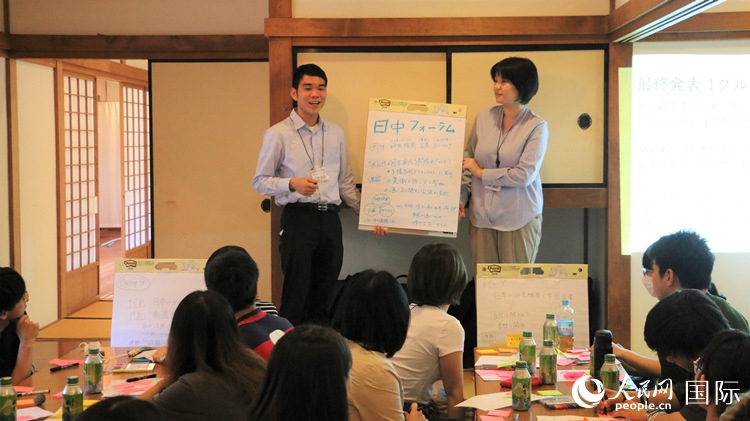 發(fā)表各自的研討成果。人民網(wǎng) 許可攝