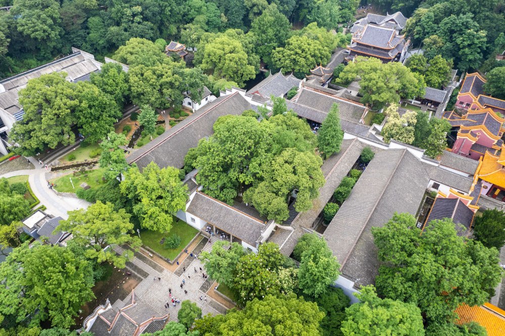 這是2023年6月8日在長沙市岳麓區(qū)拍攝的岳麓書院（無人機照片）。新華社記者 陳思汗 攝