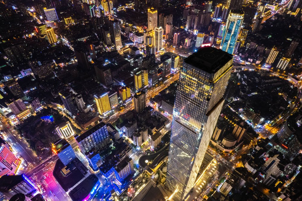 這是6月7日夜間拍攝的長(zhǎng)沙城區(qū)景色（無(wú)人機(jī)照片）。新華社記者 陳思汗 攝
