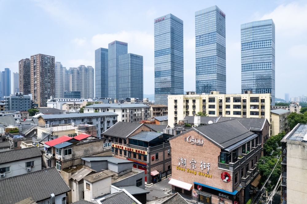  這是在長(zhǎng)沙市開(kāi)福區(qū)拍攝的潮宗街及周邊景色（無(wú)人機(jī)照片，6月7日攝）。新華社記者 陳思汗 攝