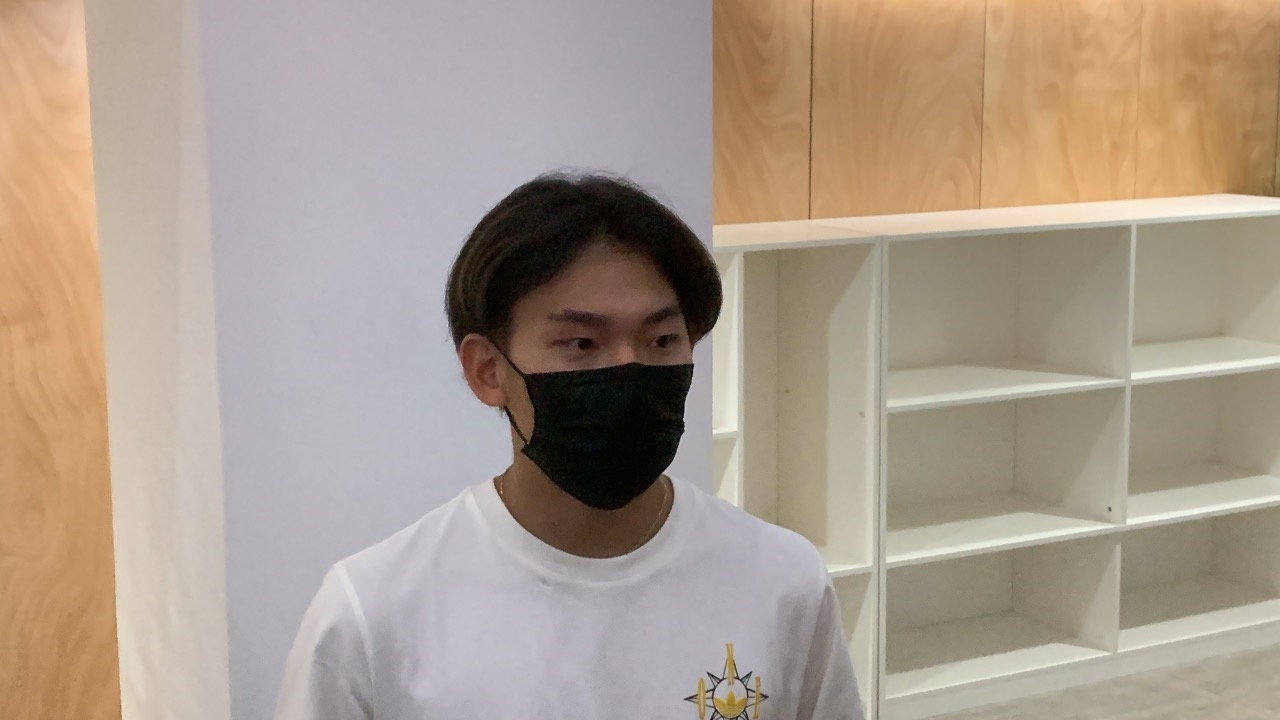 蘇翊鳴接受媒體采訪。荊政崳攝