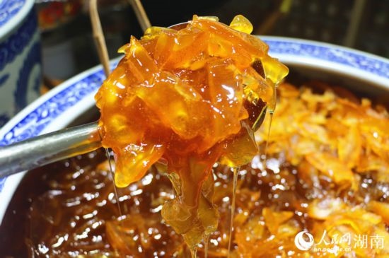 以柚子為原料做的蜂蜜柚子膏。 人民網(wǎng)記者 劉賓攝