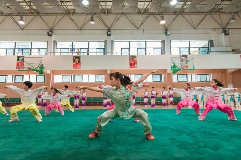 △今年暑假期間，浙江溫州舉行青少年學(xué)生陽(yáng)光體育運(yùn)動(dòng)會(huì)。