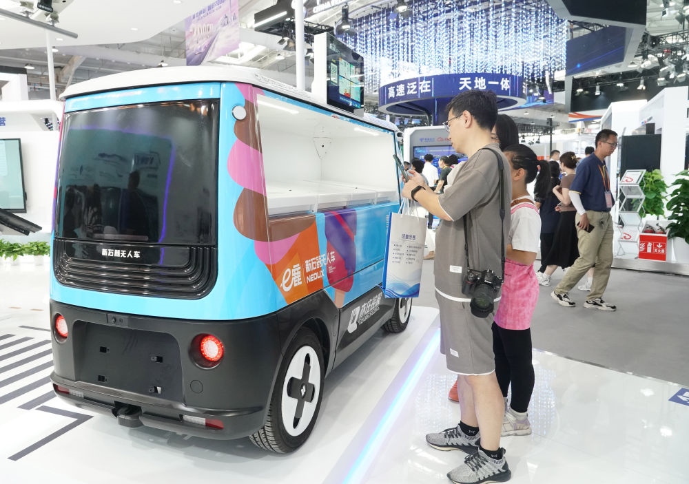 這是9月3日在首鋼園拍攝的一款無人車。新華社記者 任超 攝