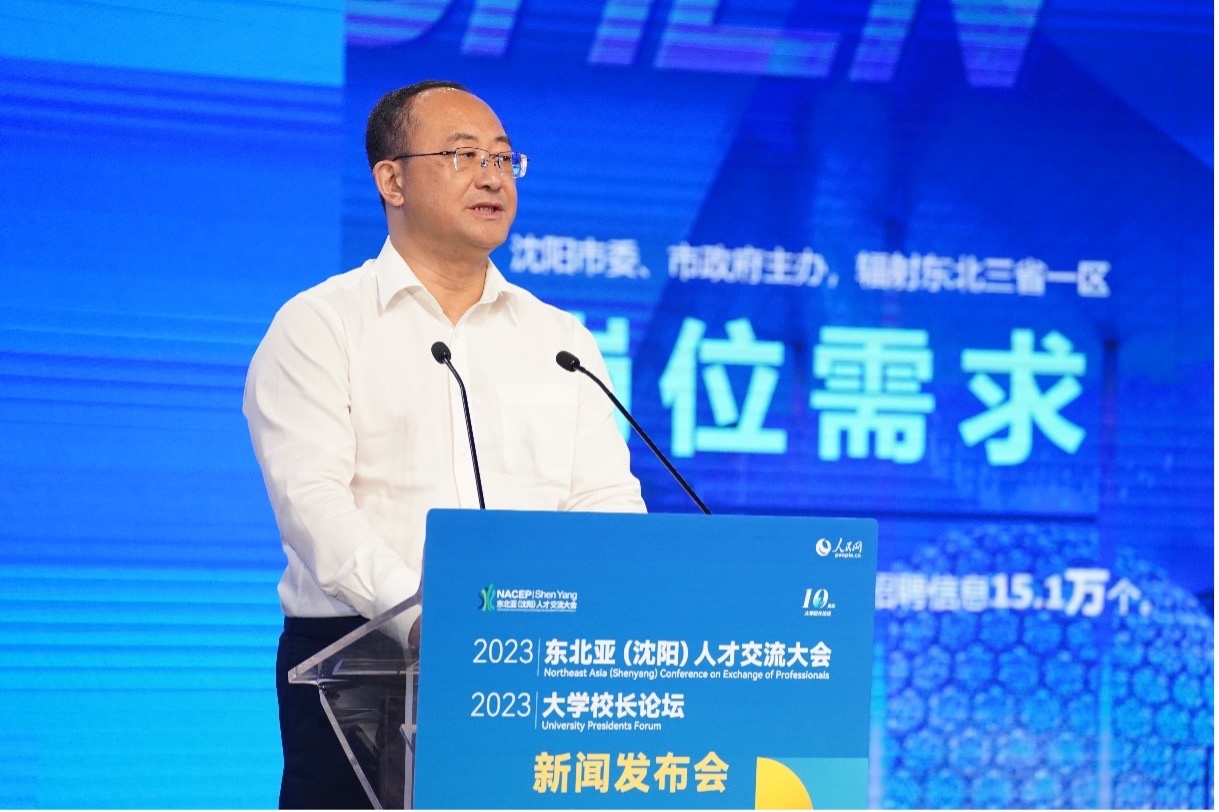 遼寧省沈陽市人力資源和社會(huì)保障局黨組書記、局長王志剛發(fā)布崗位需求和人才政策。人民網(wǎng)記者 馬天翼攝