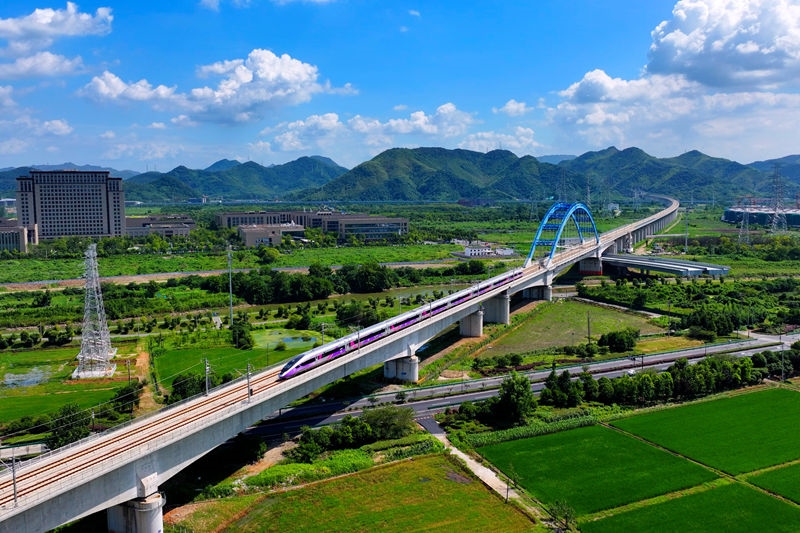 復(fù)興號亞運智能動車組列車。上海鐵路局融媒體中心供圖