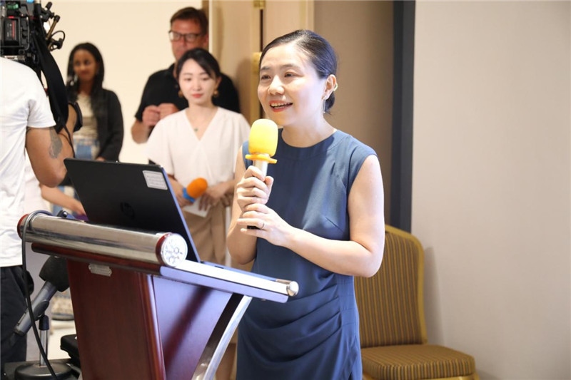 圖為吉布提孔子學(xué)院鄒燕舞院長為表彰儀式致辭。吉布提孔子學(xué)院供圖
