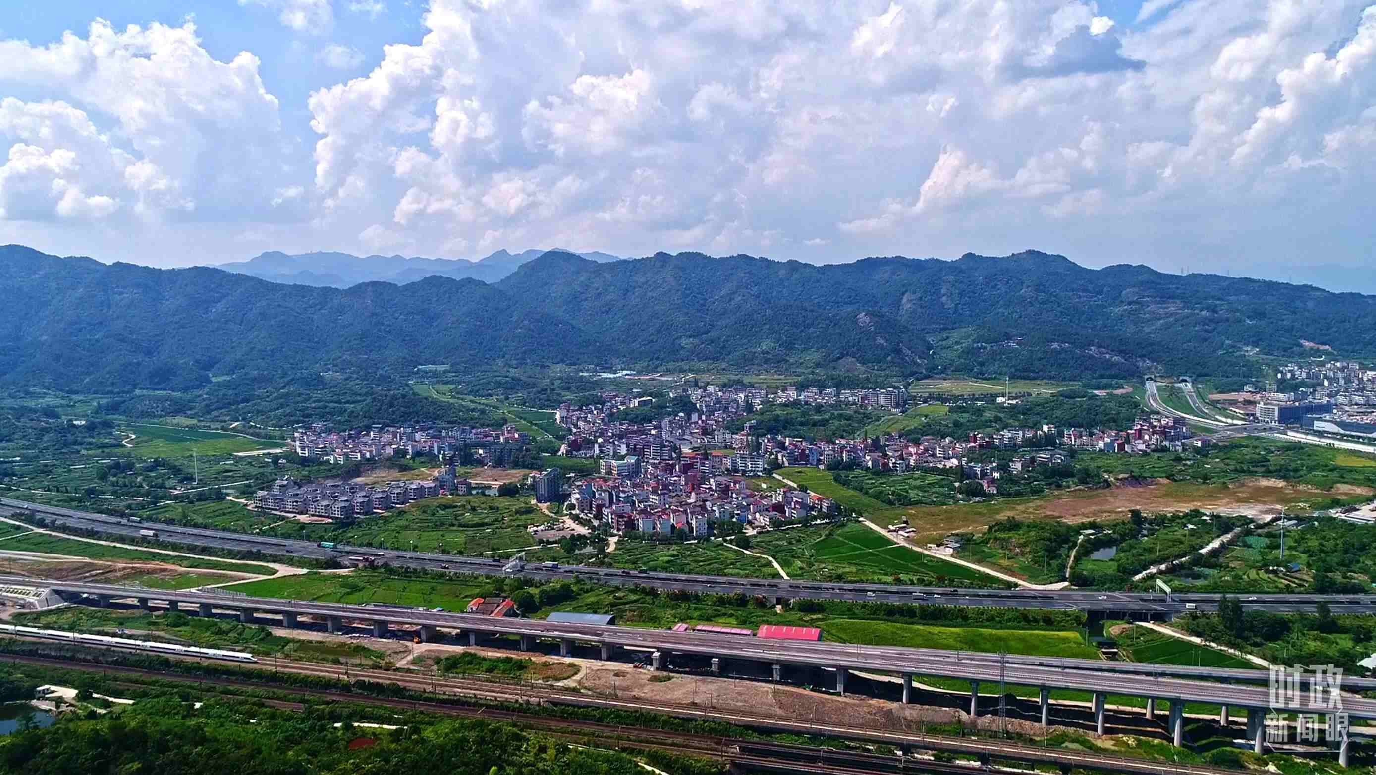 △李祖村航拍。（總臺(tái)央視記者范凱拍攝）