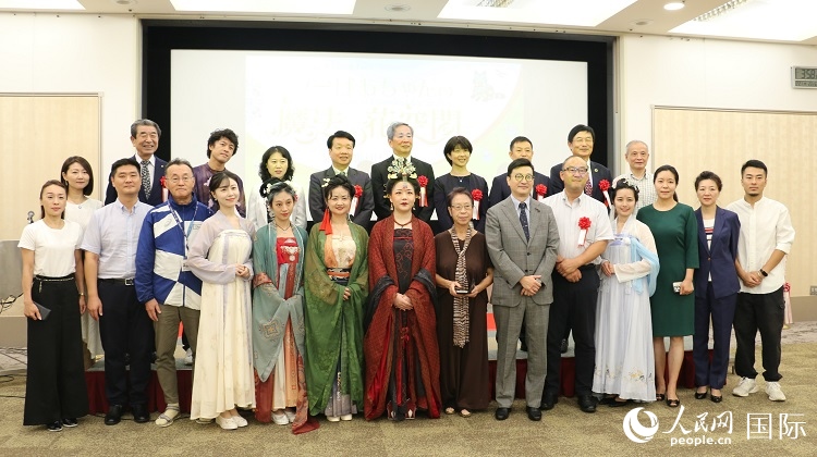 與會(huì)人員合影留念。人民網(wǎng) 許可攝