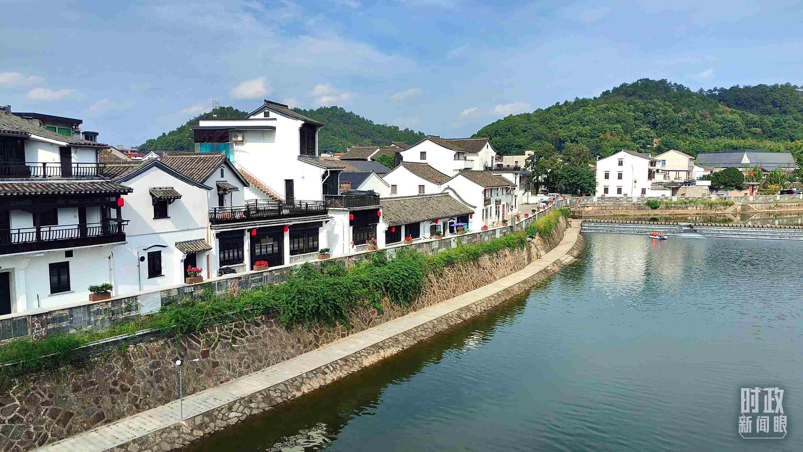 △“楓橋經(jīng)驗(yàn)”發(fā)源地諸暨市楓橋鎮(zhèn)。（總臺(tái)央視記者楊立峰拍攝）