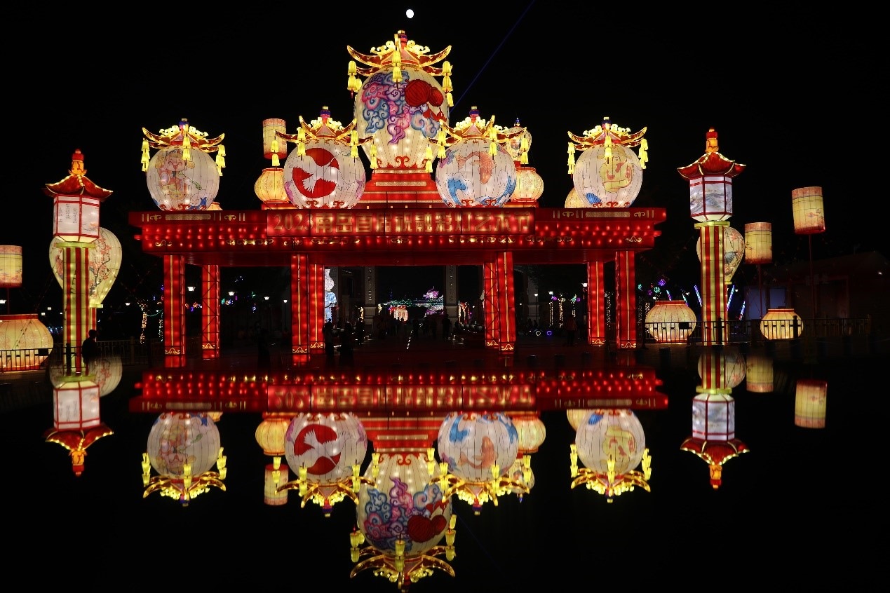 中秋國慶期間，南岳祝融文旅小鎮(zhèn)舉辦祝融花燈節(jié)。曹正平攝