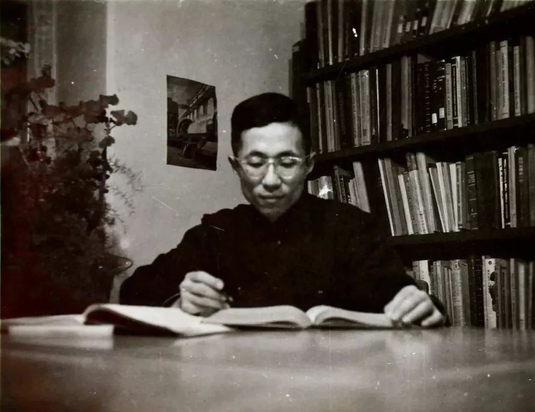 青年時(shí)期的秦裕琨。哈爾濱工業(yè)大學(xué)供圖