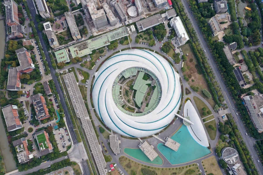 位于上海張江科學(xué)城的國家大科學(xué)裝置上海光源（2020年10月26日攝，無人機(jī)照片）。