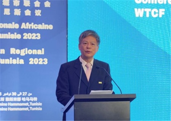 2023世界旅游城市聯(lián)合會(huì)非洲區(qū)域突尼斯會(huì)議 世界旅游城市聯(lián)合會(huì)常務(wù)副秘書長李寶春致辭。主辦方供圖