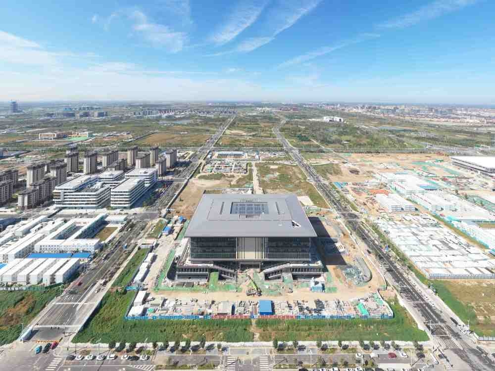 這是雄安新區(qū)大學(xué)園圖書館（2023年10月1日攝，無人機(jī)照片）。新華社記者 朱旭東 攝