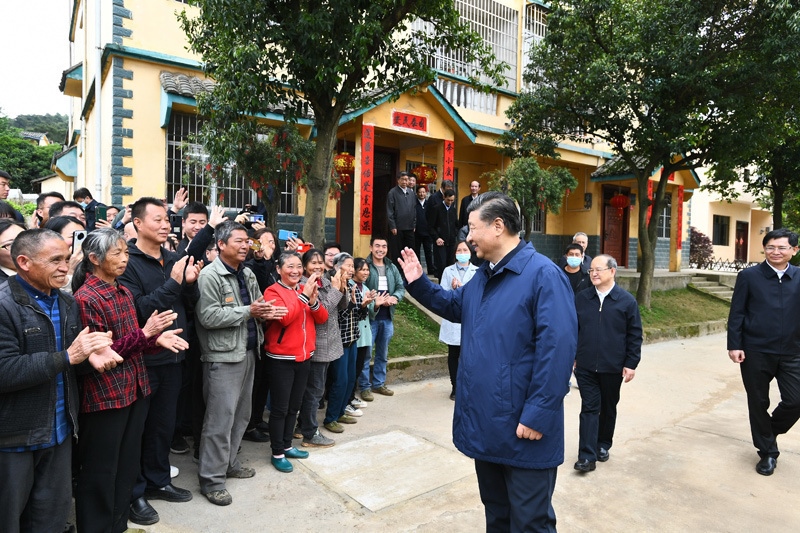 2021年4月25日，習近平總書記在廣西桂林市全州縣才灣鎮(zhèn)毛竹山村考察時，同鄉(xiāng)親們親切交流。新華社記者 謝環(huán)馳 攝
