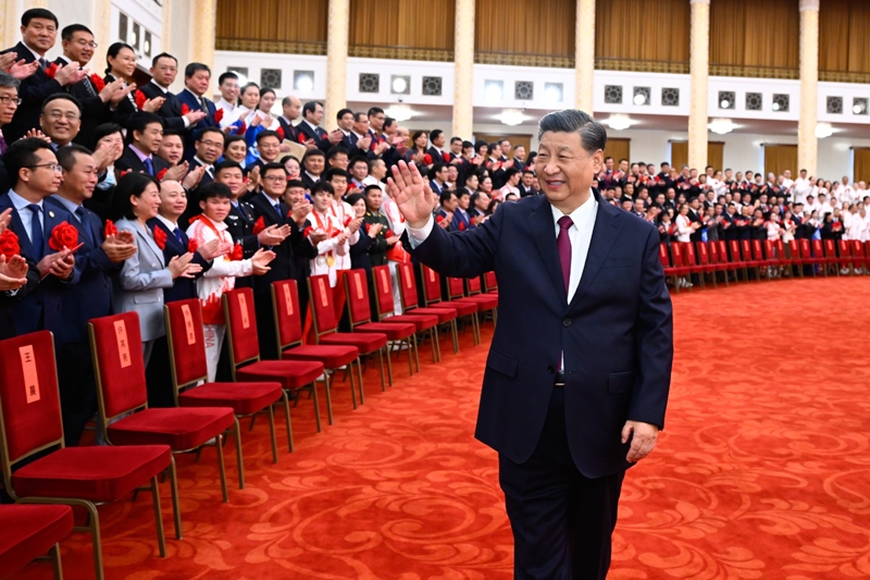 2022年4月8日，北京冬奧會(huì)、冬殘奧會(huì)總結(jié)表彰大會(huì)前，習(xí)近平總書記會(huì)見(jiàn)北京冬奧會(huì)、冬殘奧會(huì)突出貢獻(xiàn)集體代表、突出貢獻(xiàn)個(gè)人和中國(guó)體育代表團(tuán)成員。