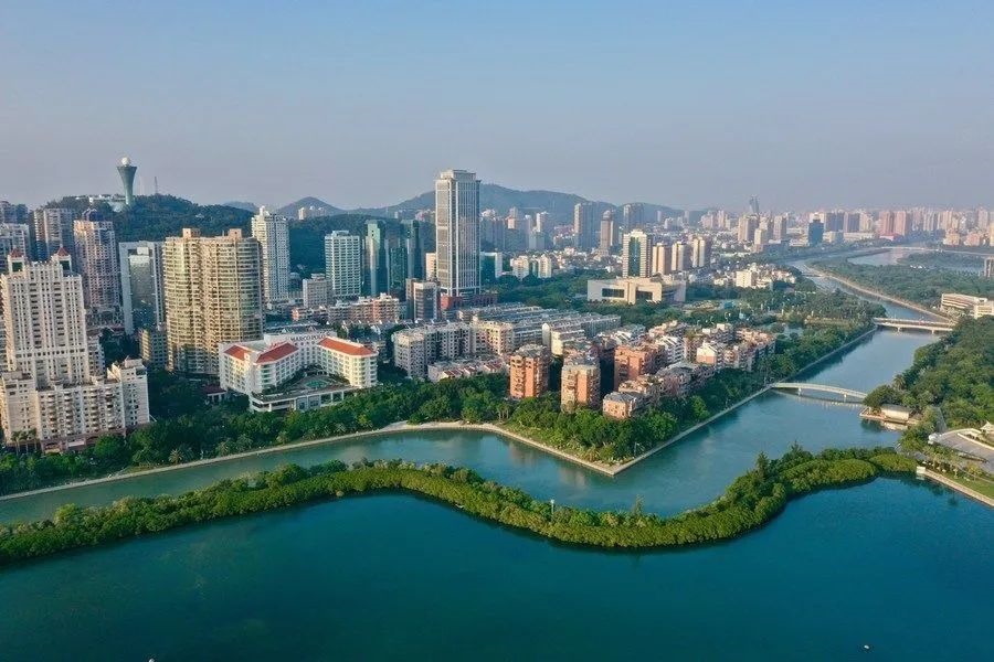 筼筜湖周邊城市景觀。新華社記者 姜克紅 攝