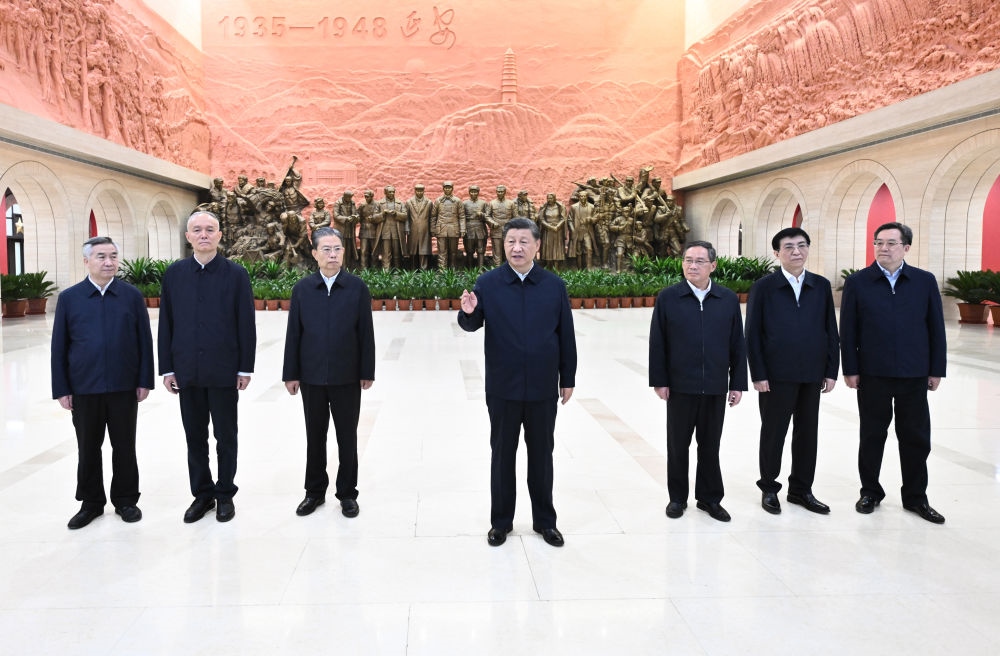 2022年10月27日，習近平在延安革命紀念館參觀《偉大歷程——中共中央在延安十三年歷史陳列》結束時發(fā)表重要講話。新華社記者 燕雁 攝