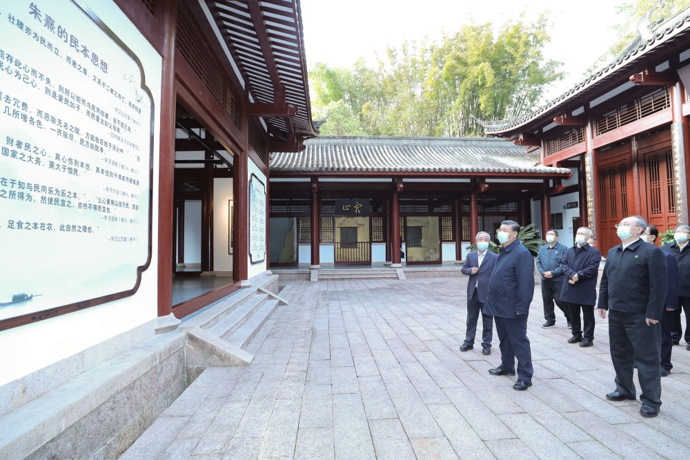 2021年3月22日，習近平在福建省南平武夷山朱熹園，了解朱熹生平及理學研究等情況。新華社記者 鞠鵬 攝