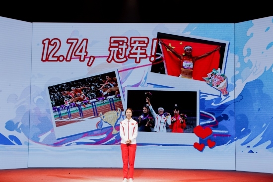 “何以中國(guó)·向海泉州”網(wǎng)絡(luò)主題活動(dòng)現(xiàn)場(chǎng)，林雨薇講述奪冠經(jīng)歷。泉州廣播電視臺(tái)供圖