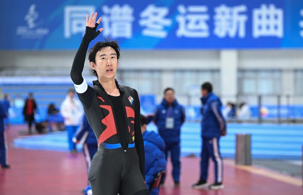 遼寧隊(duì)選手吳宇在第十四屆全國(guó)冬季運(yùn)動(dòng)會(huì)速度滑冰男子10000米A組決賽中奪冠，并打破由他本人保持的全國(guó)紀(jì)錄（2024年1月14日攝）。新華社記者 連振 攝