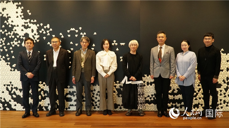 主辦方與嘉賓合影。人民網(wǎng) 蔣曉辰攝