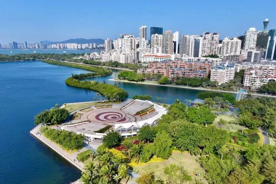△1月24日，廈門筼筜湖白鷺洲公園及周邊城市景觀。