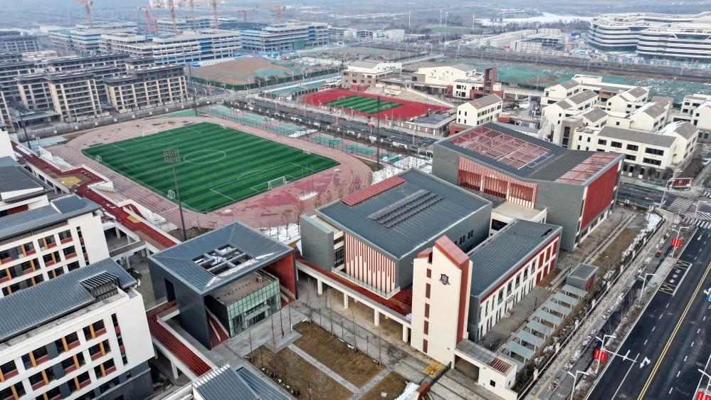 北京四中雄安校區(qū)和雄安史家胡同小學(xué)（2月6日攝，無人機(jī)照片）。新華社記者 牟宇 攝
