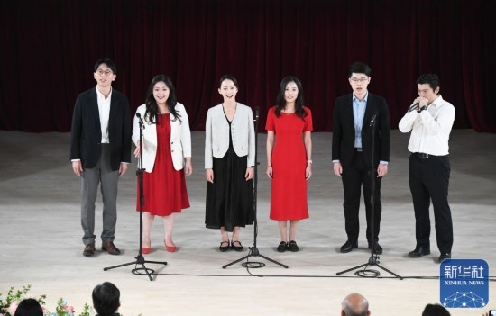 3月21日，國家開發(fā)銀行阿卡貝拉合唱團(tuán)在音樂會上演出。新華社記者 任超 攝