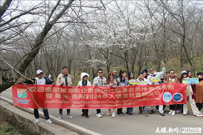 首個(gè)泰國入境旅游團(tuán)打卡貴安櫻花園。