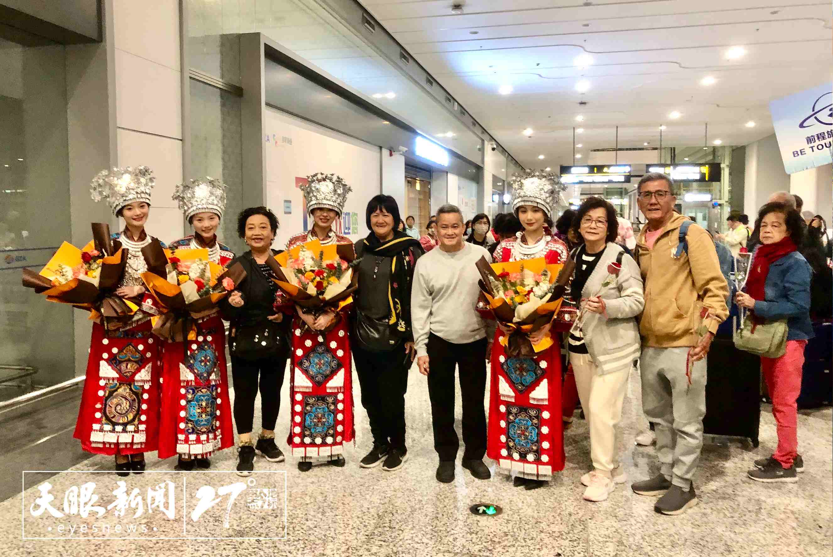 首個(gè)來黔旅游馬來西亞包機(jī)團(tuán)抵達(dá)。（圖/劉立超）