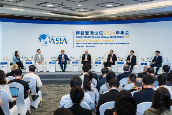 圖為博鰲亞洲論壇2024年年會“AIGC改變世界”分論壇現(xiàn)場。新華社記者 曹夢瑤 攝