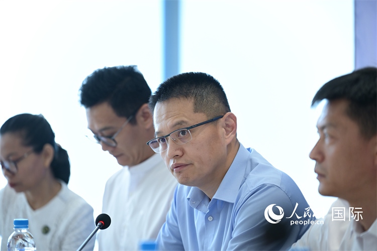 緬甸中國企業(yè)商會會長、工商銀行仰光分行行長劉銘介紹有關(guān)情況-人民網(wǎng)記者謝佳君攝