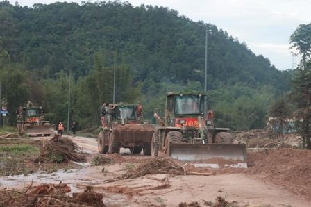 廣東多地出現洪澇災情 部隊官兵全力進行搶險救援