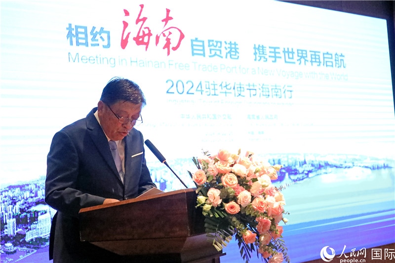 馬達(dá)加斯加駐華大使羅班松·讓·路易在宣介會(huì)上致辭。人民網(wǎng)記者趙益普攝