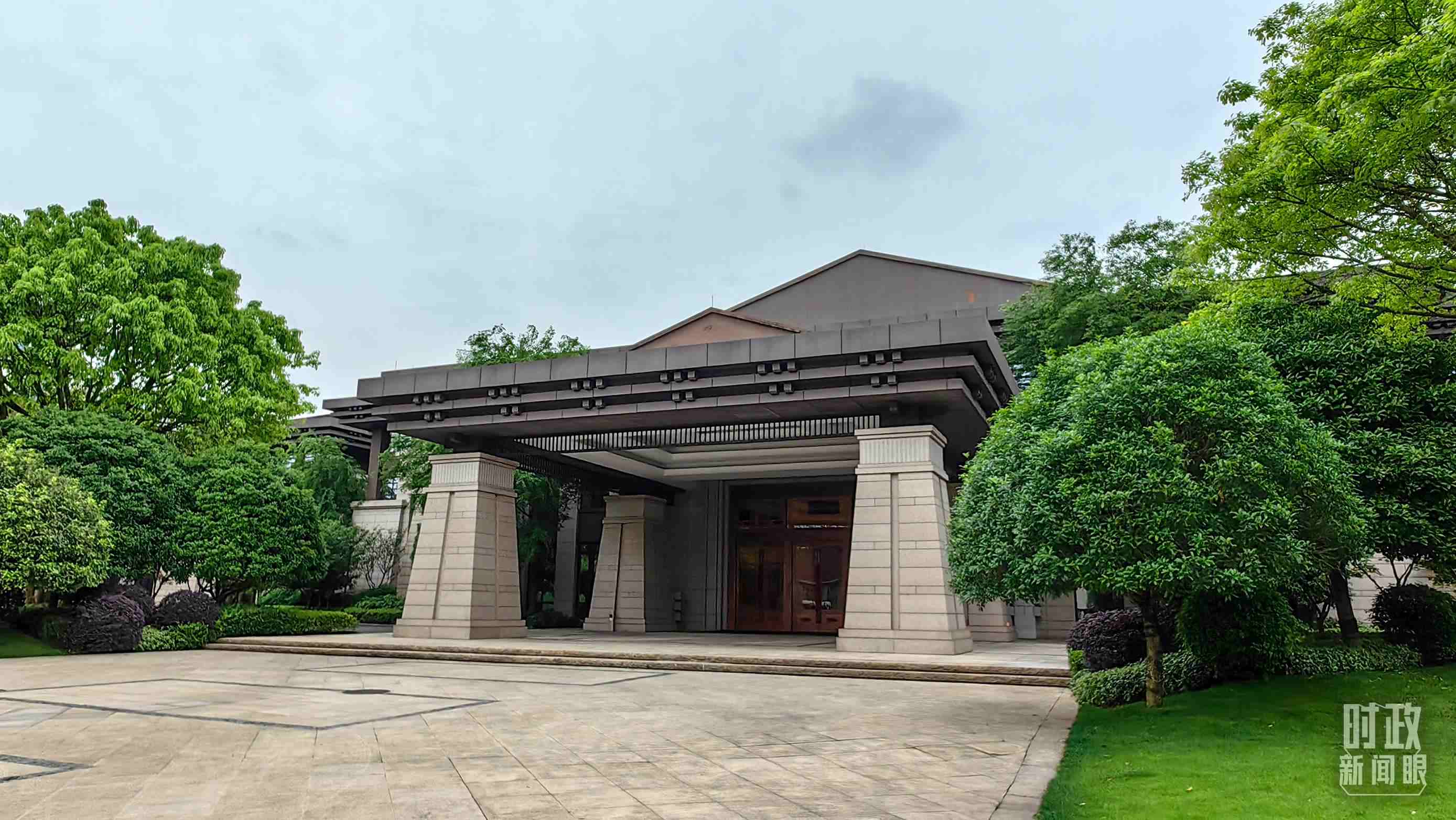 △重慶市渝州賓館，新時(shí)代推動(dòng)西部大開(kāi)發(fā)座談會(huì)在這里召開(kāi)。（總臺(tái)央視記者段德文拍攝）
