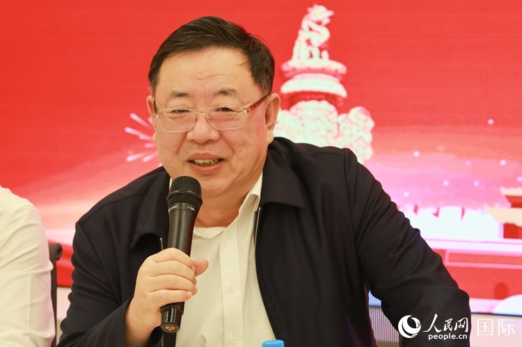 山東省泰安市委書記、市人大常委會主任楊洪濤在座談會上致辭。人民網(wǎng)記者 陳海琪攝