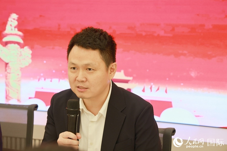 中國駐里約熱內(nèi)盧總領(lǐng)館副總領(lǐng)事王尉育在座談會上致辭。人民網(wǎng)記者 陳海琪攝