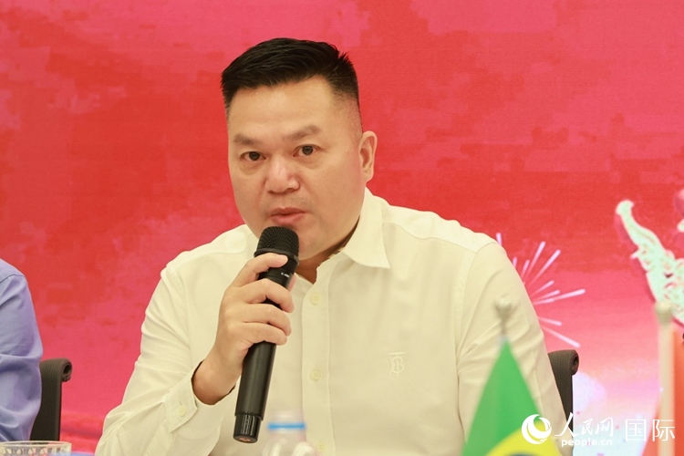 巴西和統(tǒng)會會長張小春在座談會上致辭。人民網(wǎng)記者 陳海琪攝