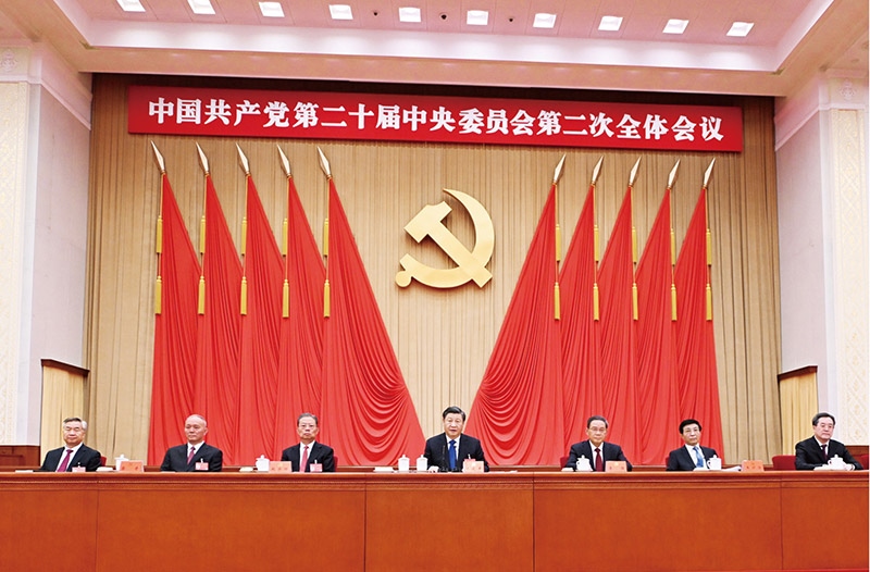 中國(guó)共產(chǎn)黨第二十屆中央委員會(huì)第二次全體會(huì)議，于2023年2月26日至28日在北京舉行。這是習(xí)近平、李強(qiáng)、趙樂(lè)際、王滬寧、蔡奇、丁薛祥、李希等在主席臺(tái)上。 新華社記者 謝環(huán)馳/攝