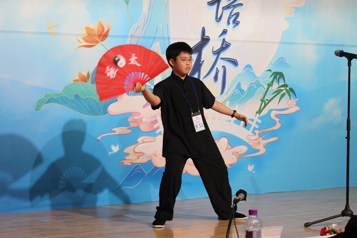 參賽選手在比賽中進行中華才藝展示。