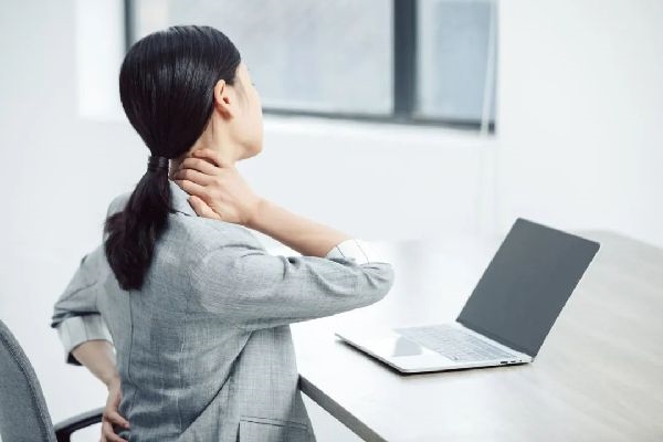 久坐傷身，快來學習這套肩頸腰椎舒緩操 | 科普時間